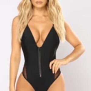 1 x Aquarius Swimsuit - Black Size: L